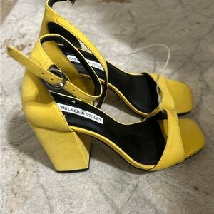 💛✨ NEW yellow chelsea & violet sandle heels
